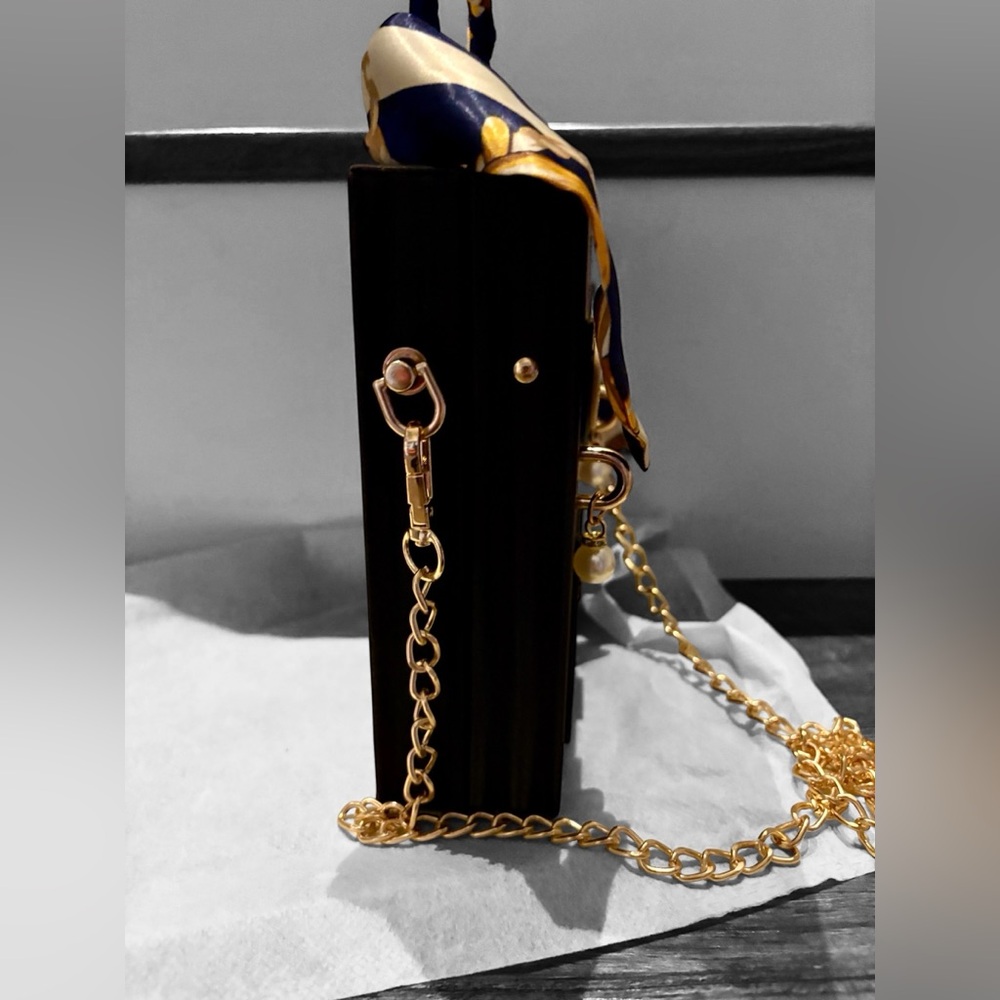 Novelty Crossbody/Shoulder Bag Statement Piece - Picture 7 of 9